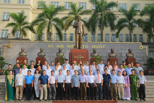 Gặp mặt các thế hệ thầy trò nhân kỷ niệm 30 năm ngày nhập trường lớp Cảnh sát Kinh tế Khóa D12
